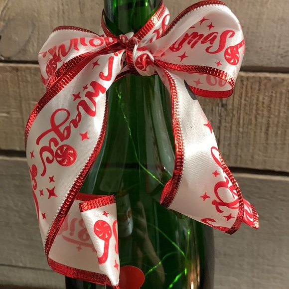 Green ‘North Pole’ champagne bottle lantern - Picture 3 of 10